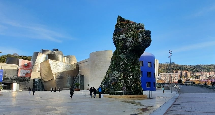 Guggenheim Museum and Puppy, which is the world largest flower sculpture