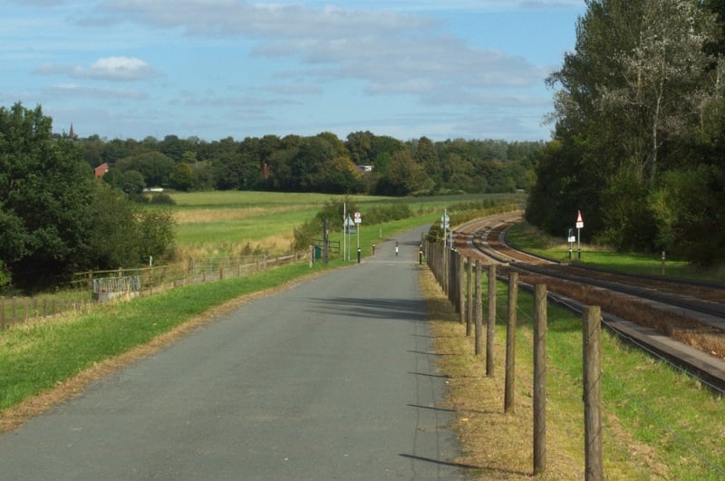 Multi-use trail alongside Leigh guided busway, Wigan. Photo by author.