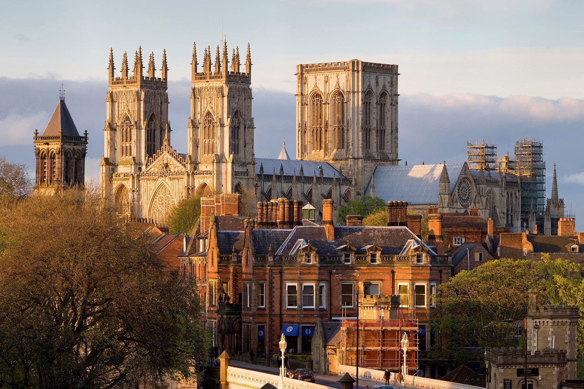 Cities and towns in england. York город в Англии. Йорк город в Великобритании достопримечательности. Йорк Шотландия. Йорк Британия.